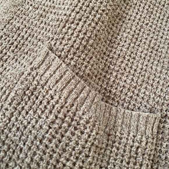 American Eagle Beige Cardigan - Picture 2 of 5